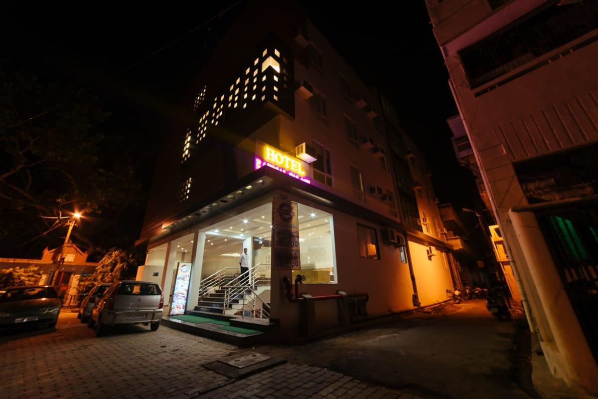 Radical Palace Hotel And Restaurant Lucknow Exterior foto